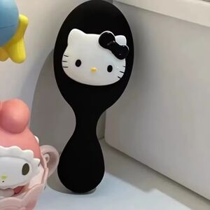 Hello Kitty Black Brush with A Free Cinnamonroll Stress Reliever